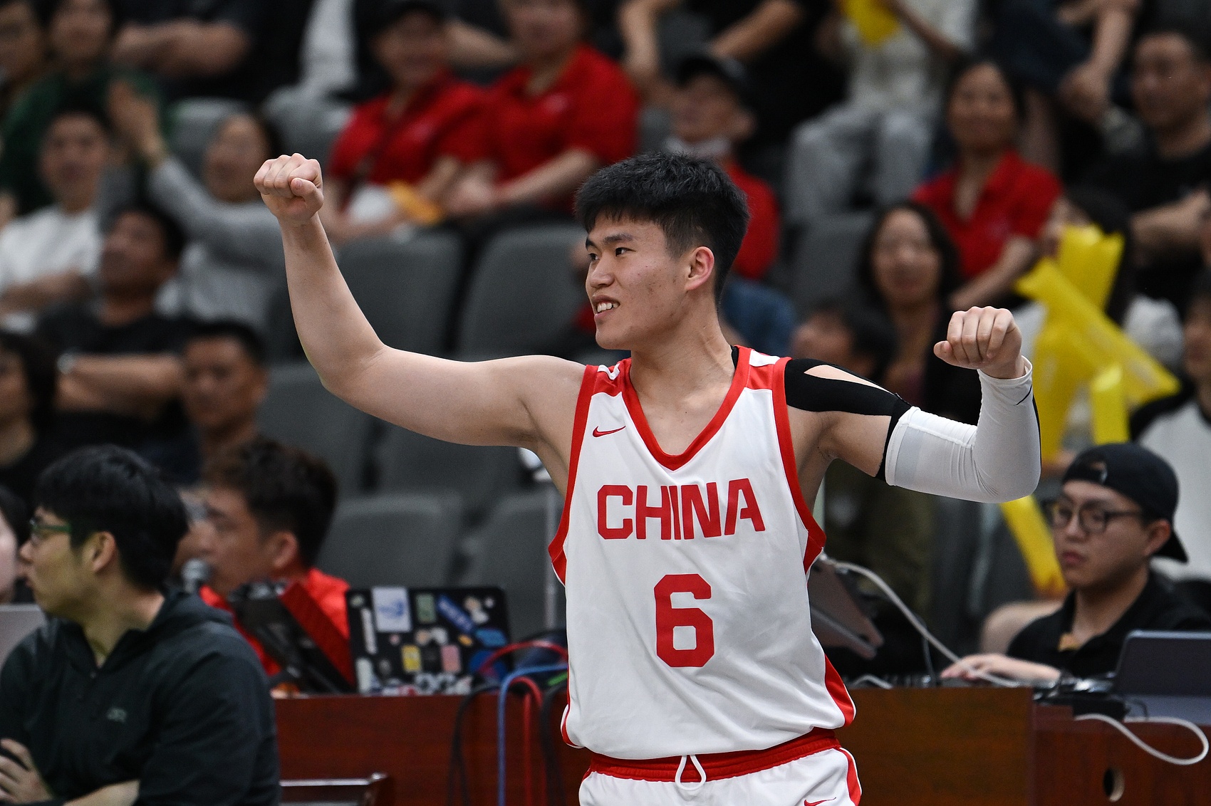 很准啊！男篮U18半场三分21中11 王子超、陈昱休各自命中三个